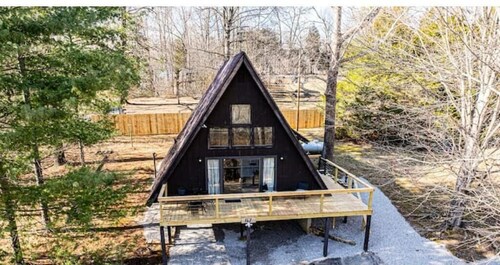 S’More Paradise A-Frame Cabin near lake