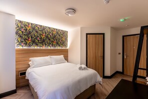 Classic Double Room, 1 King Bed | Egyptian cotton sheets, premium bedding, free WiFi - Hotel No.9 (Londonderry)