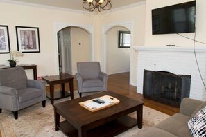 Smart TV - Yakima Vacation Rentals- Spacious Bungalow
(Yakima)