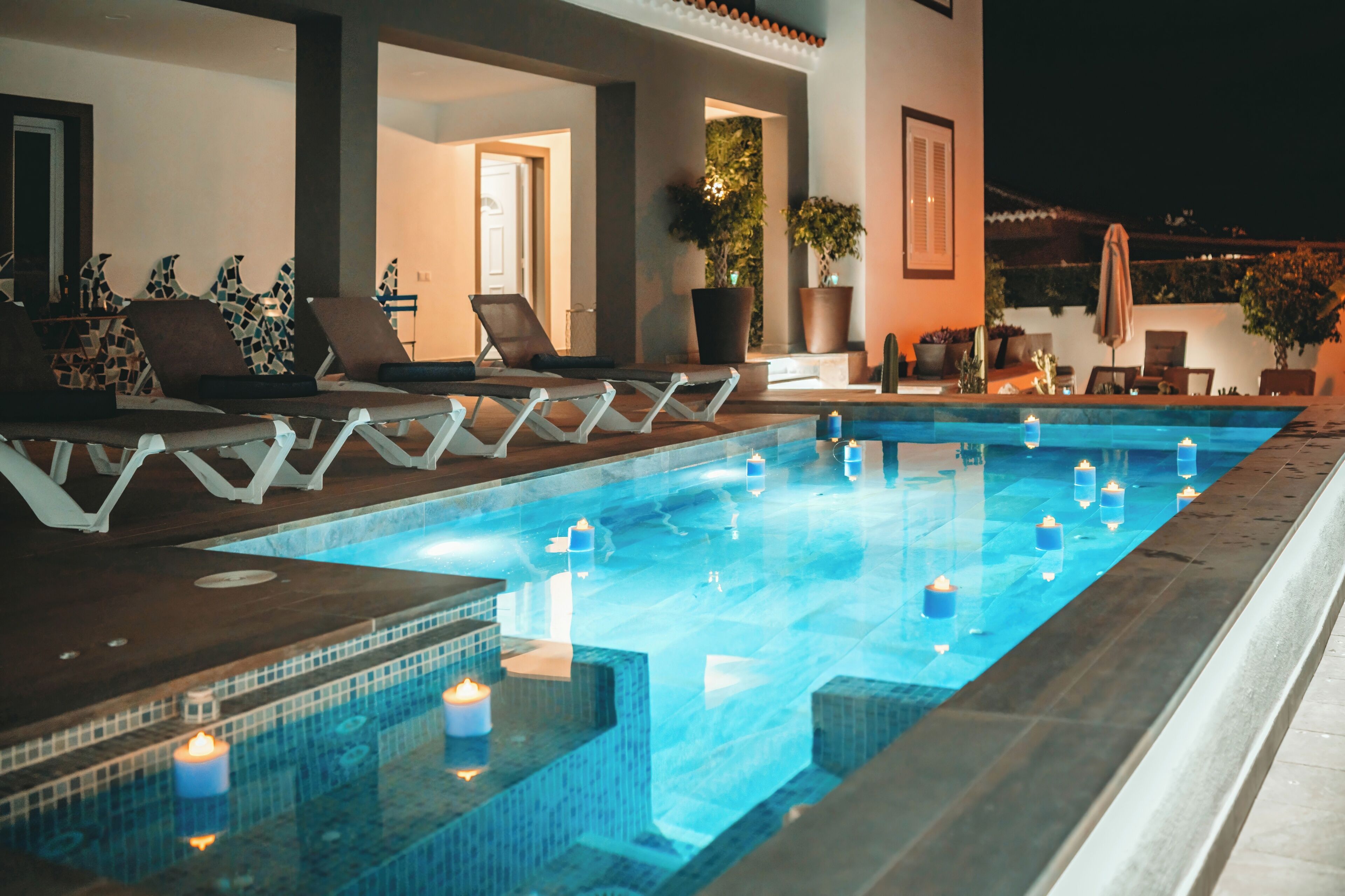 Hồ bơi ngoài trời, hồ bơi nước nóng 