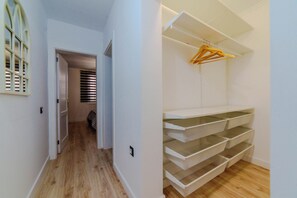 Schrank
