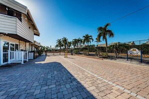 Property grounds - Villa 02 - Premium Plus - Aloha Kai Vacation Villas (Siesta Key)