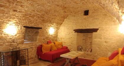 Maison traditionnelle située dans la vallée de la Dordogne à 5mn de la riviÚre.