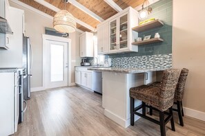 Fridge, coffee/tea maker, toaster - Villa 39 - Premium Plus - Aloha Kai Vacation Villas (Siesta Key)