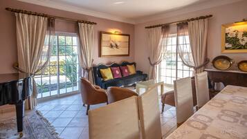 บริเวณนั่งเล่นที่ล็อบบี้