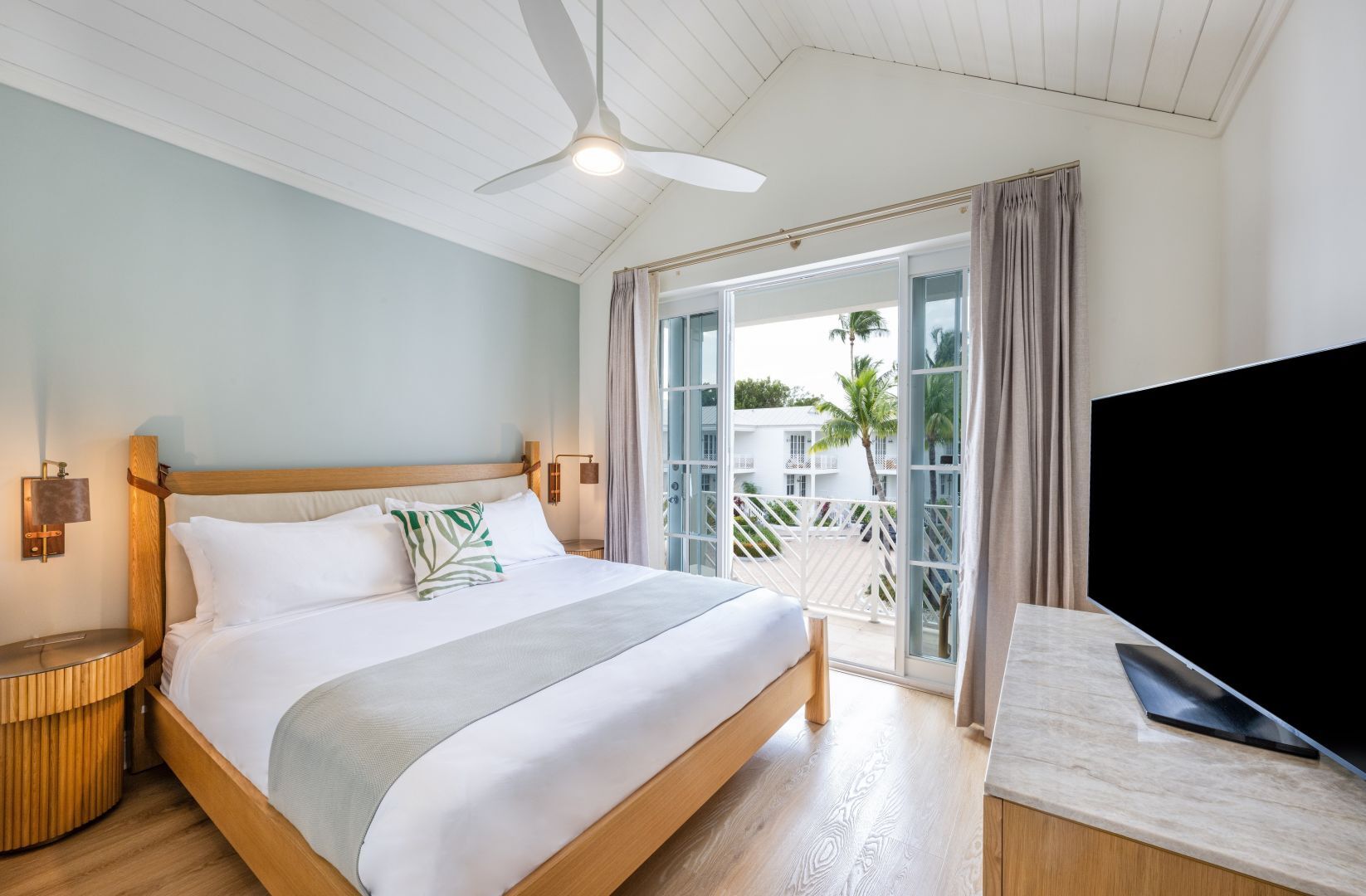 Your Idyllic Getaway Awaits! Breathtaking Beachfront, Outdoor Pool | 3 Units - Islamorada, FL
