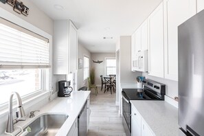 Fridge, microwave, dishwasher, coffee/tea maker - Villa 56 - Premium Plus - Aloha Kai Vacation Villas (Siesta Key)