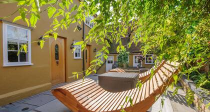 Luxury 3 Bed Manor House Hot Tub Cinema Room Skytv