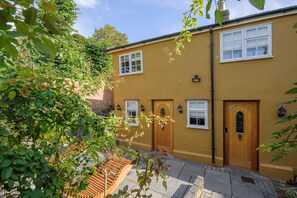 House | Exterior - Luxury 3 Bed Manor House Hot Tub Cinema Room Skytv (Saffron Walden)
