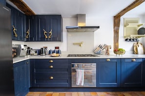 Private kitchen - Luxury 3 Bed Manor House Hot Tub Cinema Room Skytv (Saffron Walden)