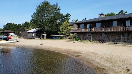 Beach. Cottage #4 -2 Bedroom Cottage at Katawoda Cottages
