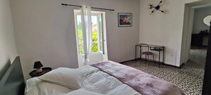 1 室のベッドルーム、WiFi (無料)、ベッドシーツ