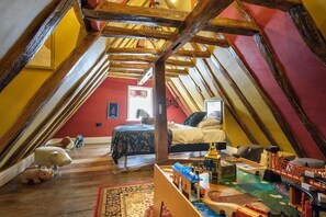 Casa | 9 quartos, ferros/tábuas de passar roupa, Wi-Fi de cortesia