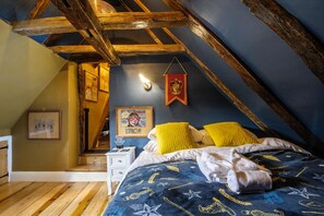 9 bedrooms, iron/ironing board, free WiFi, bed sheets - The Famous Harry Potter House (Saffron Walden)