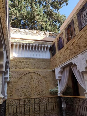شرفة/رواق