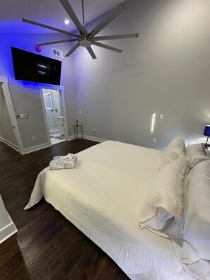 4 bedrooms, WiFi, bed sheets - 1895 - Brand New! Peaceful, Cozy Getaway (Atlanta)