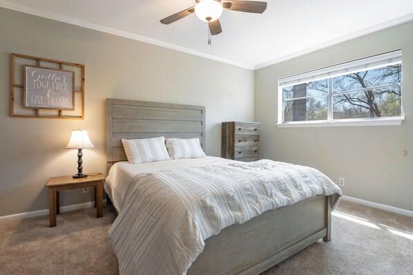 3 habitaciones, escritorio, tabla de planchar con plancha y wifi 