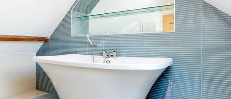 Een douche, een haardroger, handdoeken