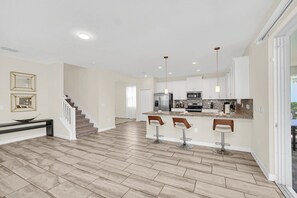 Fridge, microwave, oven, stovetop - EV_1570 - 6 Bed 6 Bath Villa with Screened-In Private Pool with Spillover Spa (Davenport)