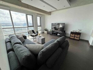 Smart-TV, DVD-spiller og kontorer