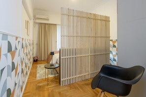 Comfort Apartment | 2 bedrooms, desk, iron/ironing board, free WiFi - Fully Renovated Flat in Prime Location (Athens)