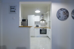 Comfort Apartment | Private kitchen | Full-size fridge, microwave, oven, dishwasher - Fully Renovated Flat in Prime Location (Athens)
