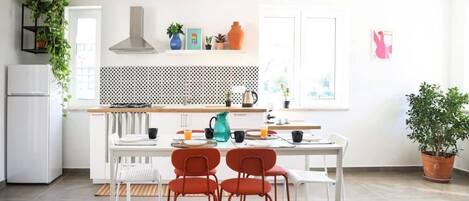 冰箱、微波炉、烤箱、炉灶