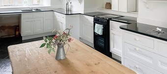 Escape to a cosy six-bedroom holiday home in Ilton.