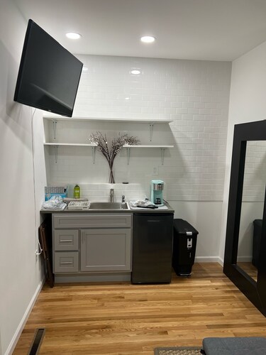 “Cozy Studio Retreat with Private Entrance & Parking near NYC -Westchester Gem!"