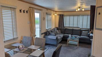 Cabin | Bahagian dalam