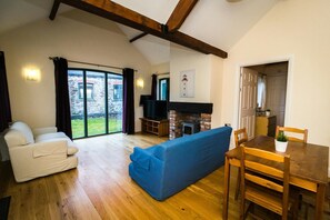 TV, DVD player - Toes Rock, Sandy Haven (Sandy Haven)