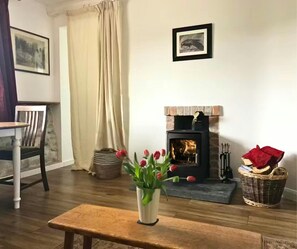 Interior - Tanyfron, Llangrannog (Llwyndafydd)