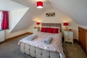 3 bedrooms, iron/ironing board, travel cot, free WiFi - Plas Drygarn Ty Coch, Crymych (Crymych)