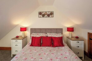 4 soverom, strykejern/-brett, reiseseng for barn og wi-fi (inkludert)