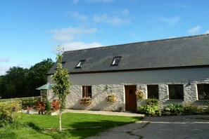 Exterior - Y Beudy, Crymych - Three Bedroom Cottage, Sleeps 7 (Crymych)