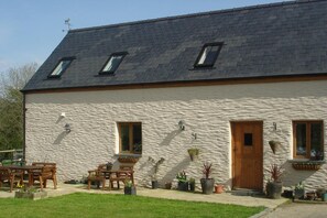 Exterior - Y Beudy, Crymych - Three Bedroom Cottage, Sleeps 7 (Crymych)
