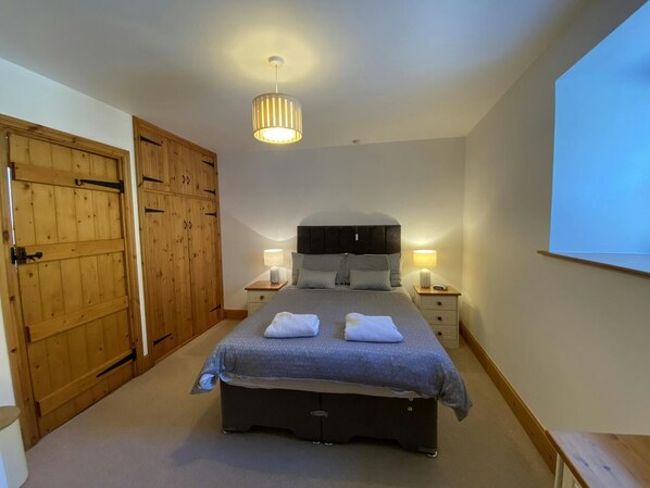 1 bedroom, travel cot, free WiFi, bed sheets