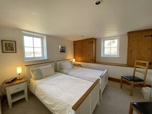 3 bedrooms, free WiFi, bed sheets - Gwalia, Llansteffan - Three Bedroom Cottage, Sleeps 6 (Llansteffan)