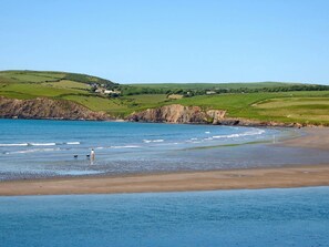 Beach - Penwaun, Newport - Three Bedroom Cottage, Sleeps 8 (Nevern)