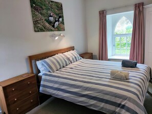 3 bedrooms, free WiFi, bed sheets - Penwaun, Newport - Three Bedroom Cottage, Sleeps 8 (Nevern)