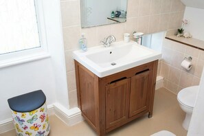 Towels - Glenydd, Aberporth - Four Bedroom Cottage, Sleeps 7 (Rhydlewis)