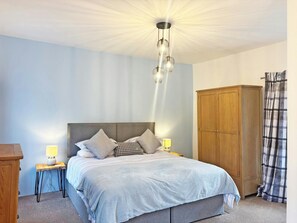 2 多间卧室、旅行婴儿床、免费 WiFi、床单