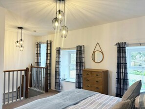 2 bedrooms, travel crib, free WiFi, bed sheets