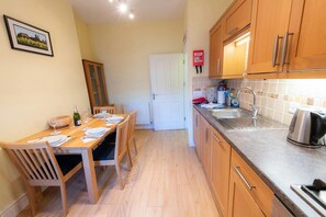 Fridge, microwave, dishwasher, toaster - Plas Hafan, Apartment 2, Aberystwyth (Aberystwyth)