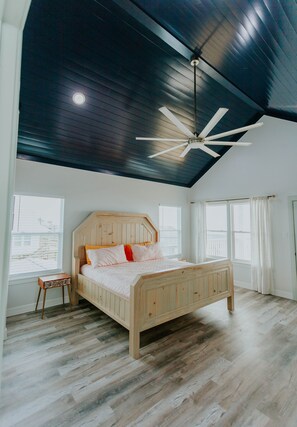 4 bedrooms, iron/ironing board, free WiFi, bed sheets