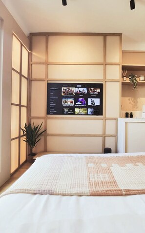 1 bedroom, iron/ironing board, WiFi, bed sheets - Notre Dame and Seine River View (Paris)