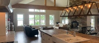 Rideau Lake cottage with hot tub & sunsets