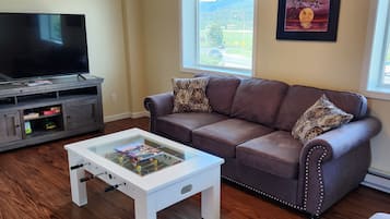 Smart TV, futbolito y libros