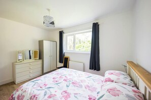 4 bedrooms, travel crib, free WiFi, bed sheets