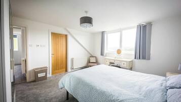 4 bedrooms, travel crib, free WiFi, bed sheets